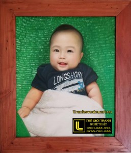 tranh son dau chan dung em be